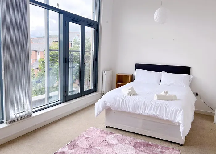 R3 Economical Seaside Hostel