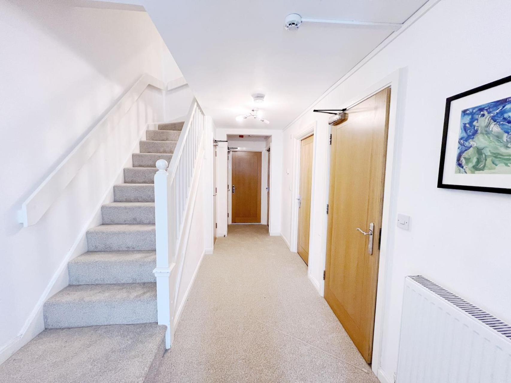 R3 Economical Seaside Homestay Swansea
